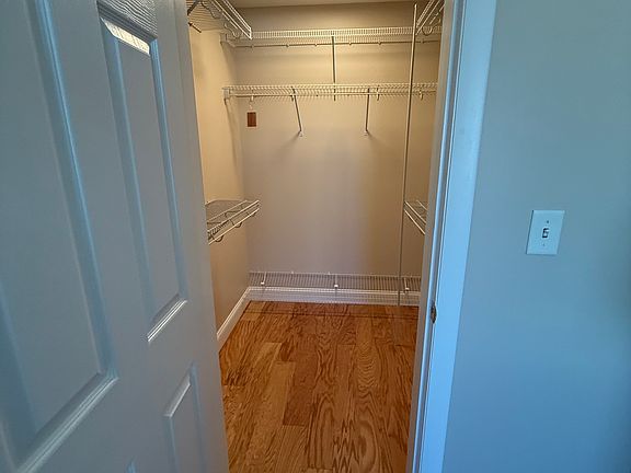 5th image of 752 Quaker Ln #1