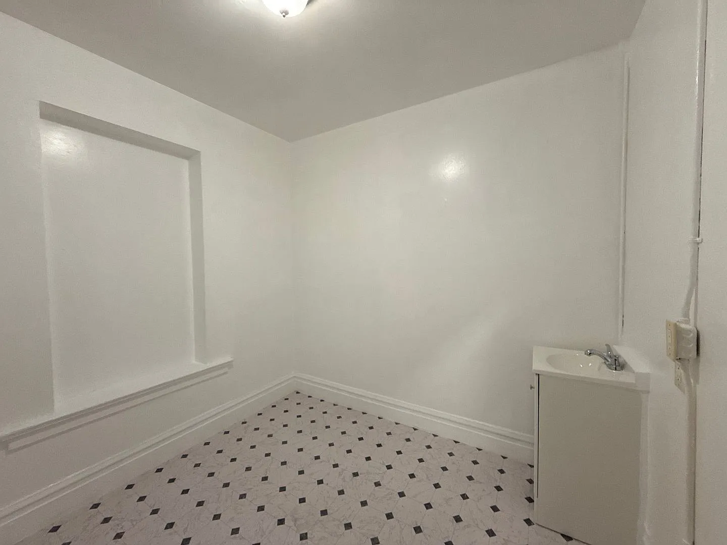 Private SRO Room near North Beach, Chinatown & Financial District — Photo 3