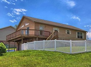 10 Charles Dr, Windsor, PA 17366