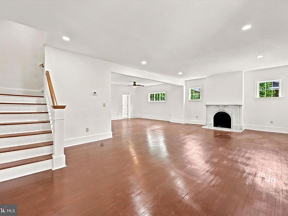 3rd image of 489 Grand Ave