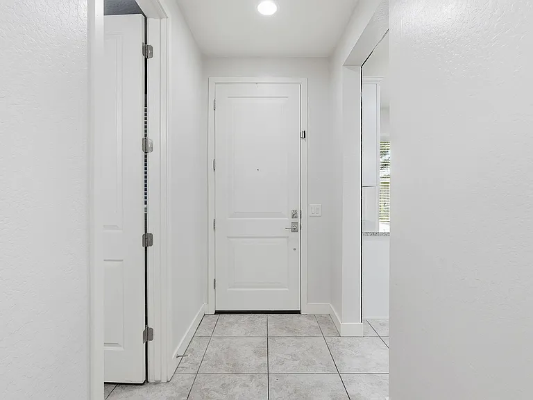 216 E Beatryce St — Photo 6