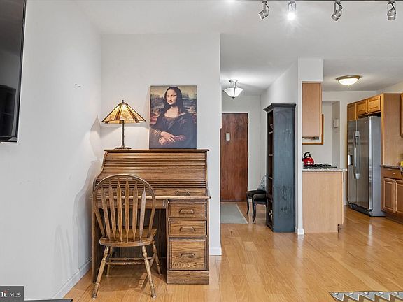 5th image of 604 S Washington Sq APT 309