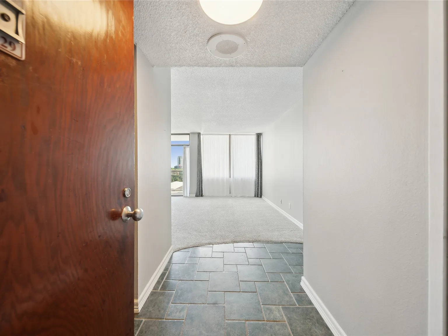 1 bed, 1.0 bath, 720 sqft, $1,000 — Photo 4