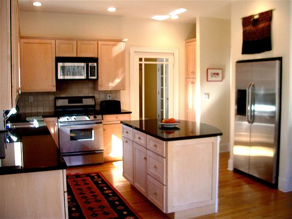 3rd image of 8 Hickory Ct