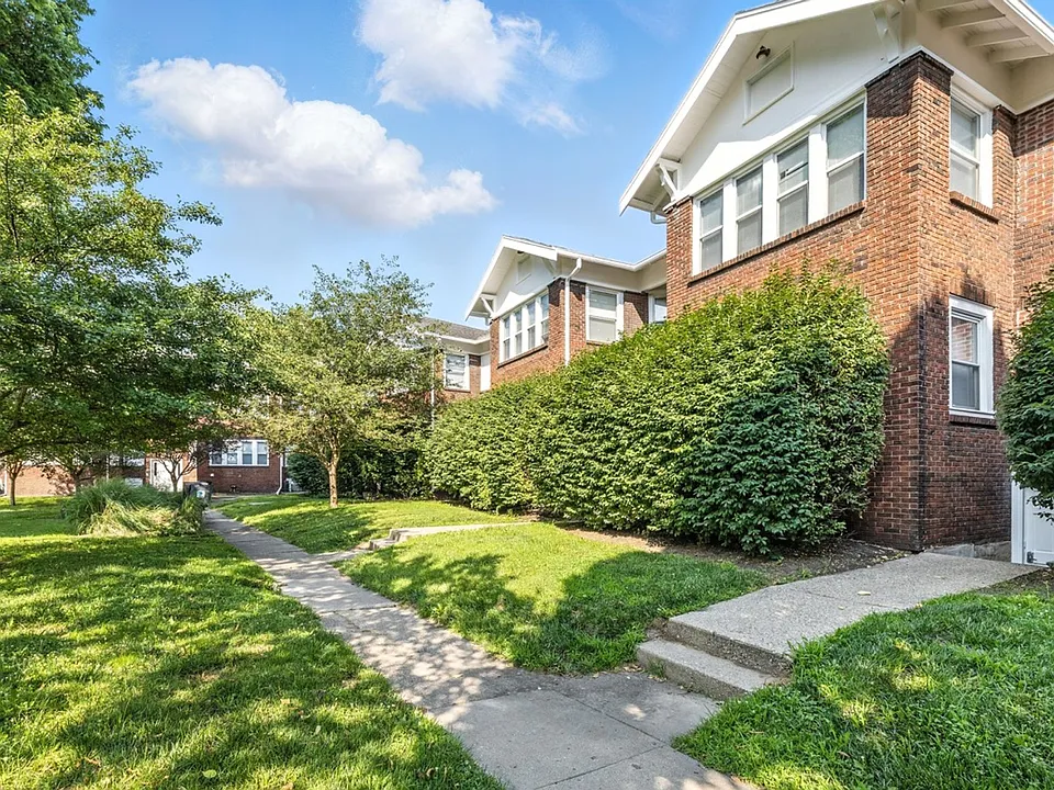 Balsam Avenue Apartments: The Villages