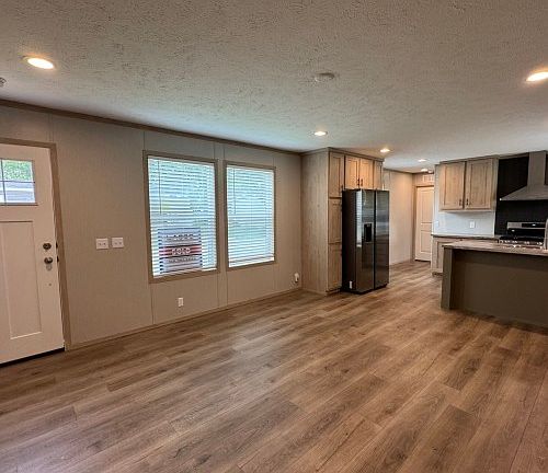 4th image of 27 Crestwood Dr #124