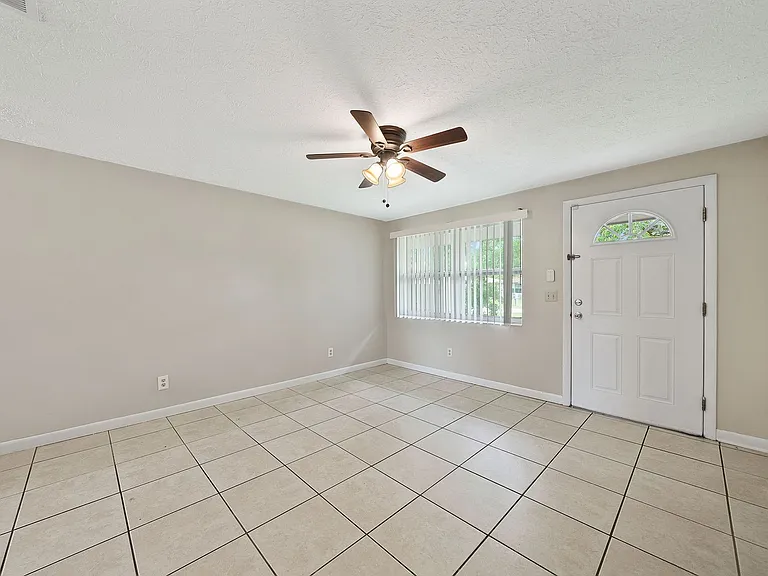 1019 Bradford Cir — Photo 16