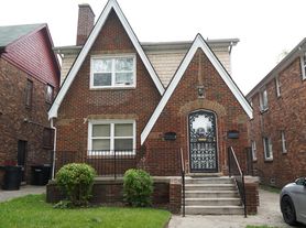 7010 Thatcher St, Detroit, MI