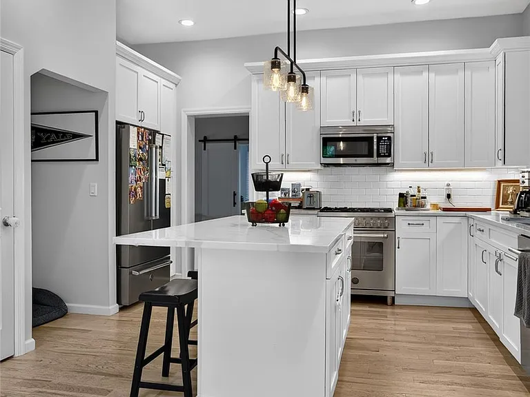 15 Bayview Ave — Photo 14