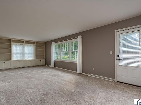 5th image of 214 Clover Ln