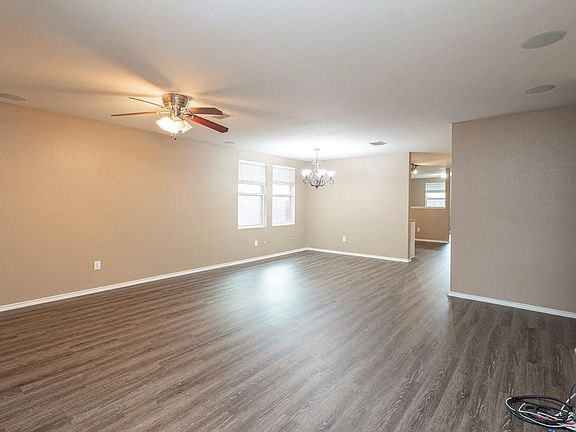 5th image of 13135 Cleburne Dr