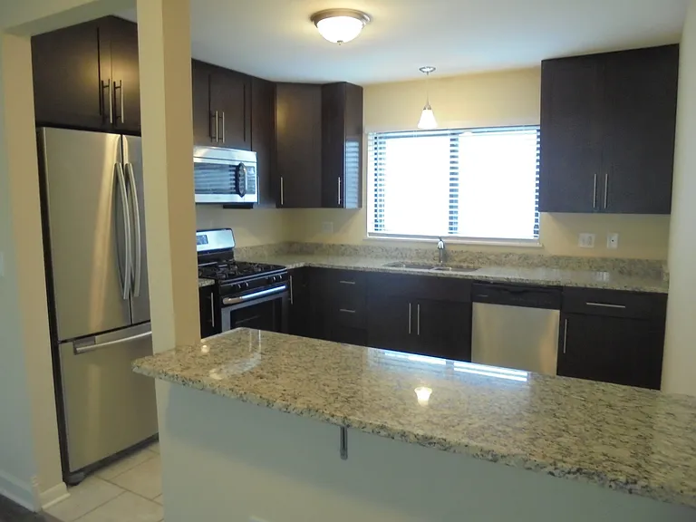 137 Manchester Ct — Photo 12