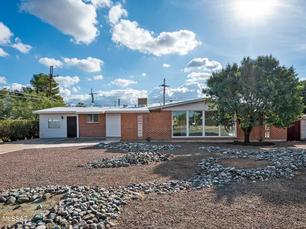 8542 E Desert Steppes Dr, Tucson, AZ 85710