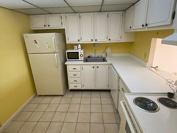 5th image of 480 Executive Center Dr APT 4K