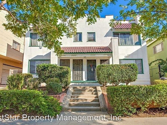 3rd image of 1544 1/2 Pine Ave #5326991