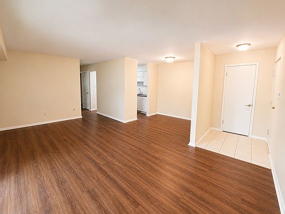 5th image of 1295B Schaub Dr