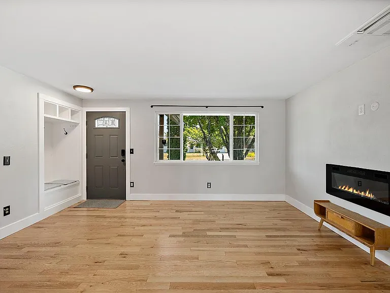 62 Queets St — Photo 6