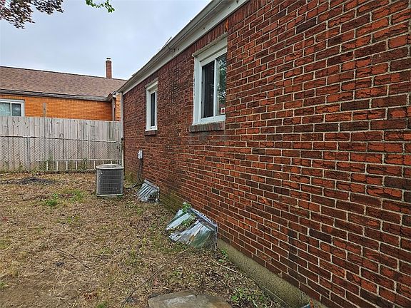 3rd image of 11 Fairfield Ct