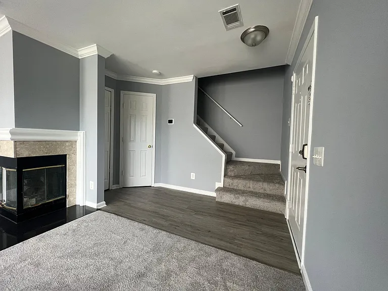 8210 Catbird Cir #201 — Photo 6