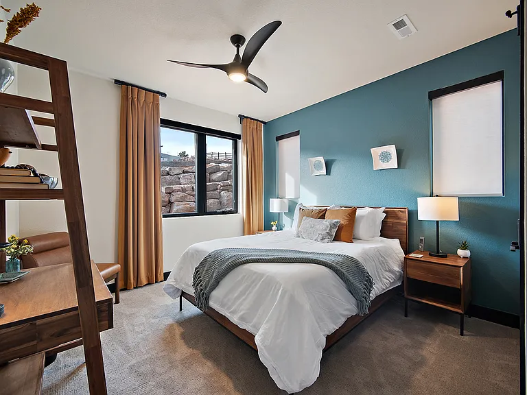 +1st floor
+Queen
+Work space
+Blackout blinds