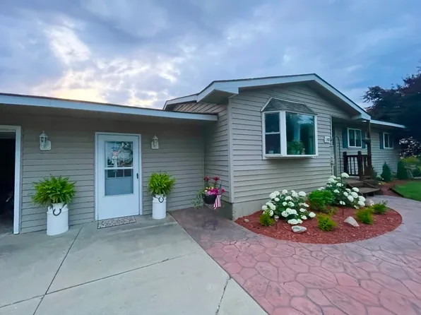 1308 Baldwin Rd, Lapeer, MI 48446