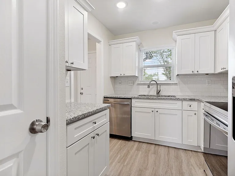 4766 Pontchartrain Dr — Photo 22