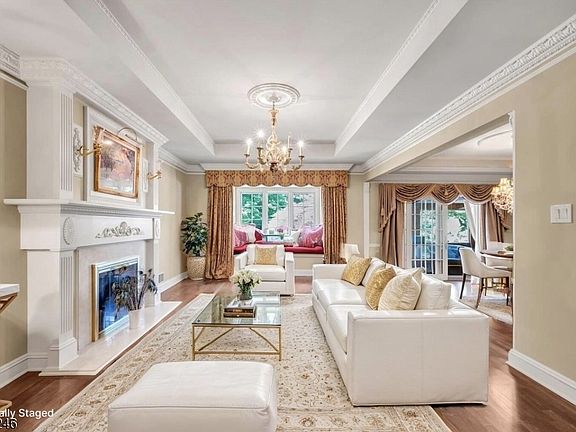 3rd image of 1097 Cambridge Ln