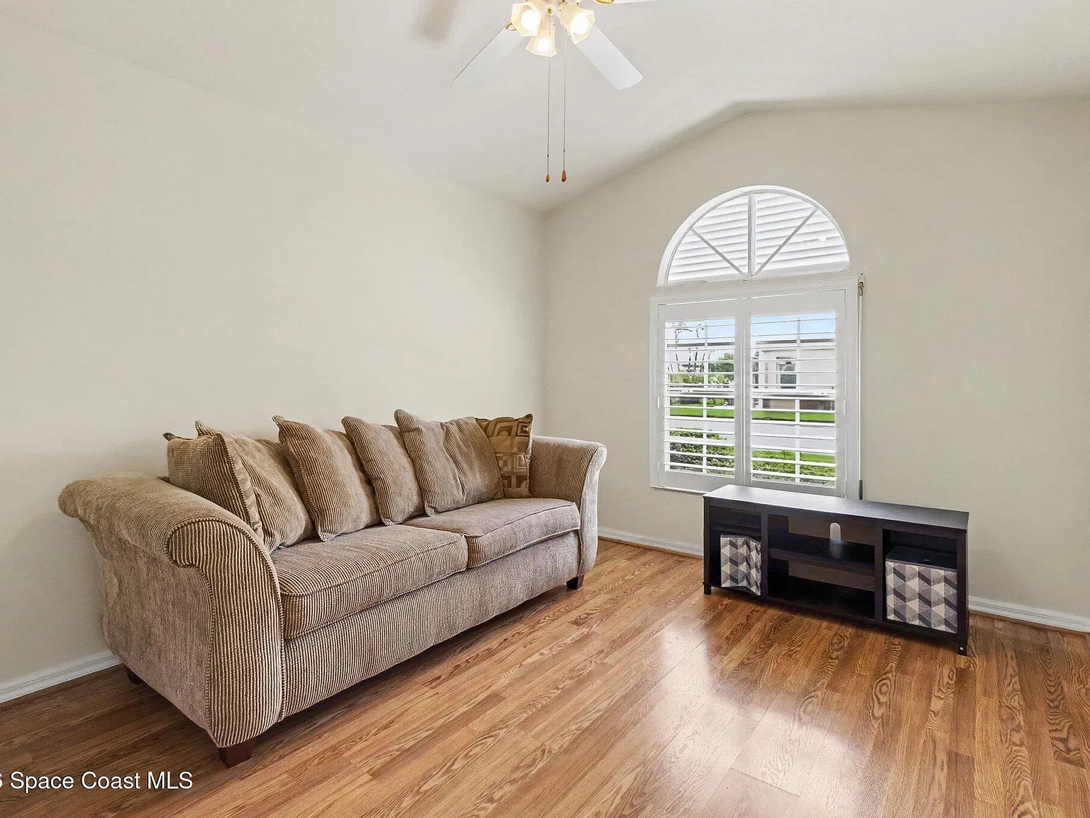 3 bed, 2.0 bath, 1482 sqft, $2,100 — Photo 3