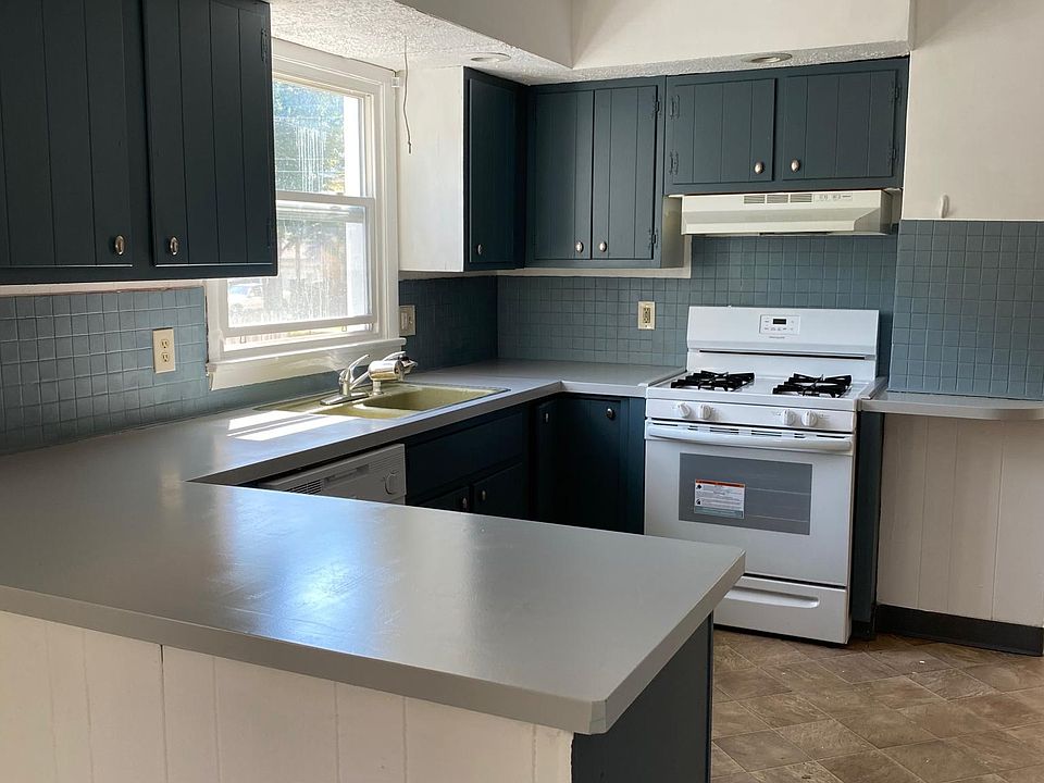2nd image of 211 King St #1