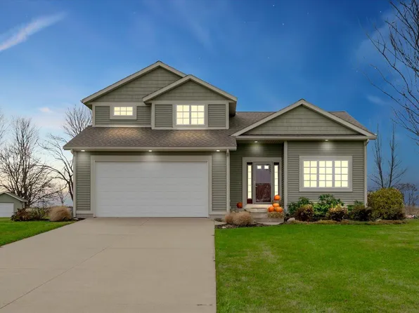 16248 Trent Ridge Dr, Cedar Springs, MI 49319