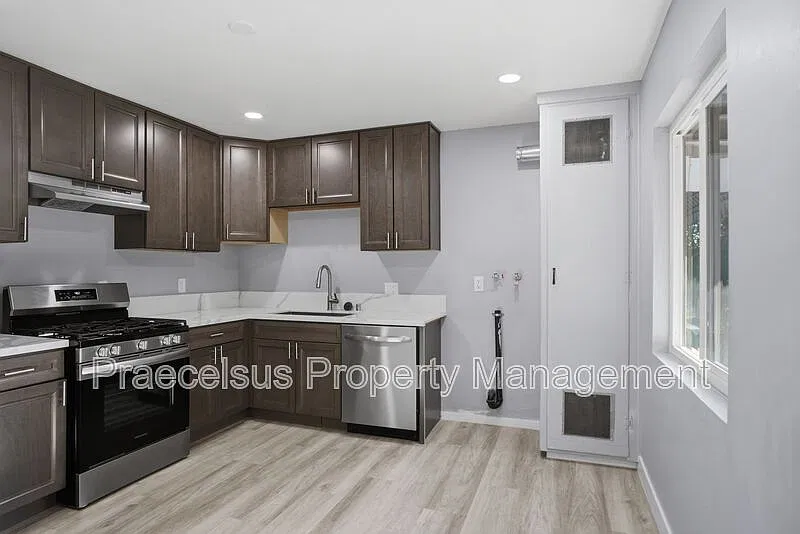2 bed, 1.0 bath, $2,300 — Photo 2