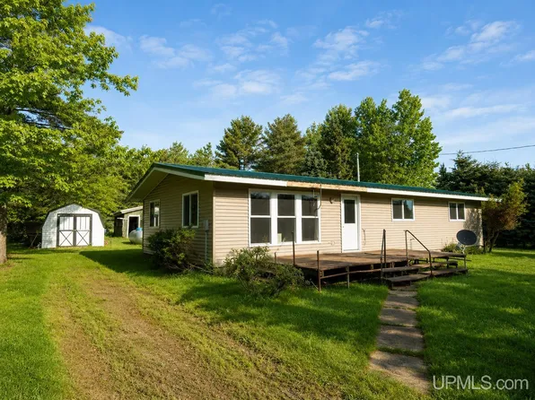 106 Hemlock St, Trout Creek, MI 49967