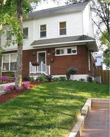 2nd image of 2221 Sweetbriar Dr