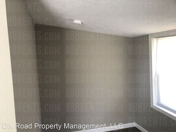 4th image of 1885 Parkamo Ave
