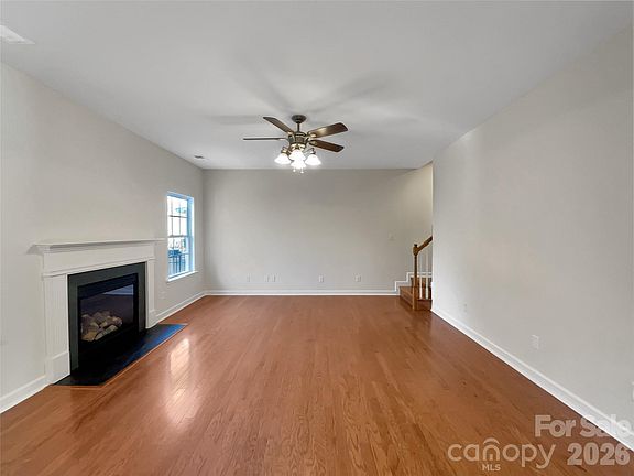 3rd image of 1301 Mountain Laurel Ct