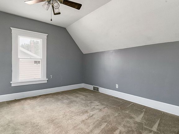 5th image of 1318 Clover St #2