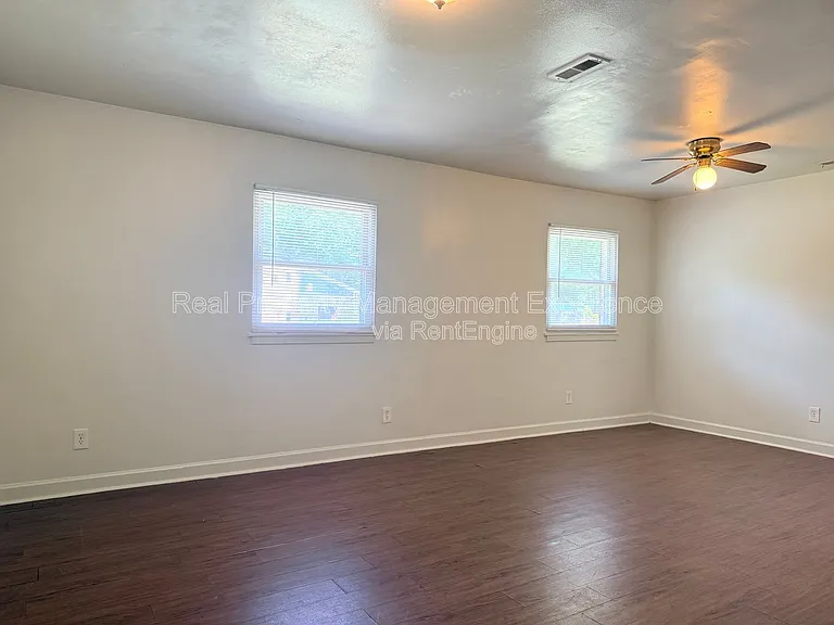 419 Walton St — Photo 14