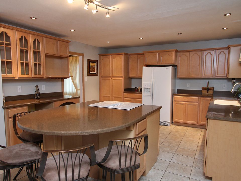 Great kitchen to entertain!