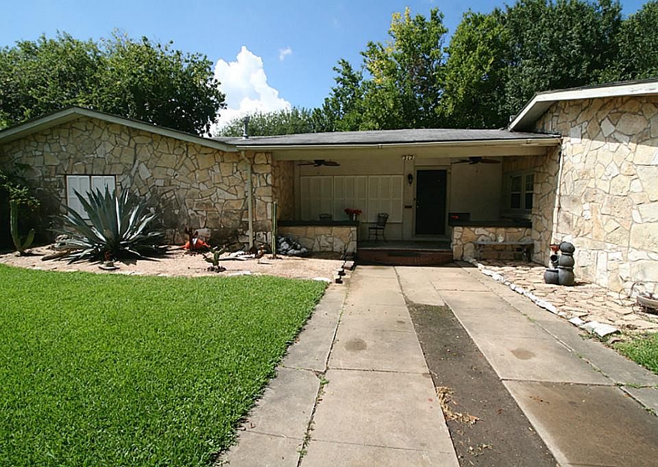 1st image of 212 13th Ave N