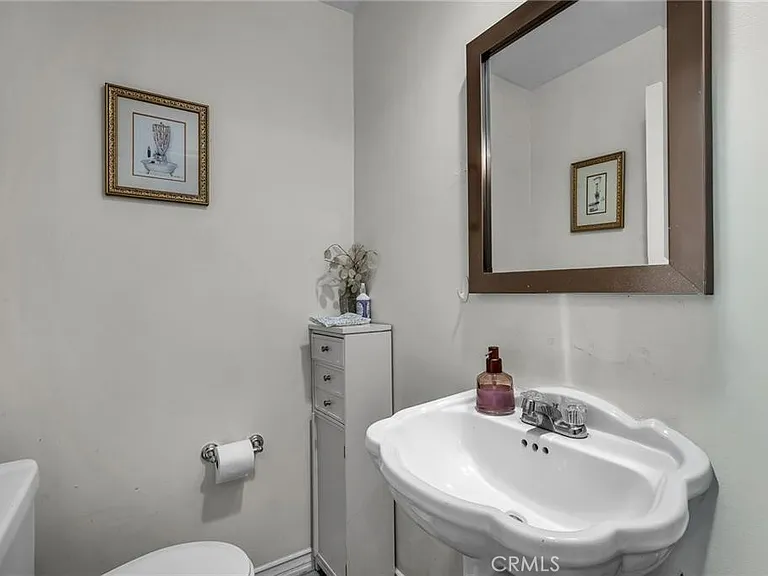 18423 Linnet St — Photo 44