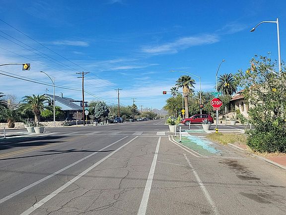 5th image of 205 E University Blvd