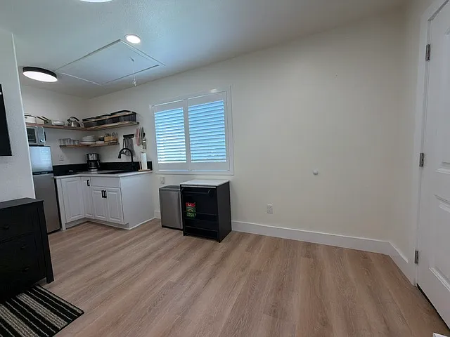 Studio, $2,200 — Photo 2