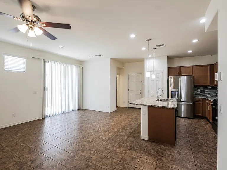 3815 S 58th Ln — Photo 6