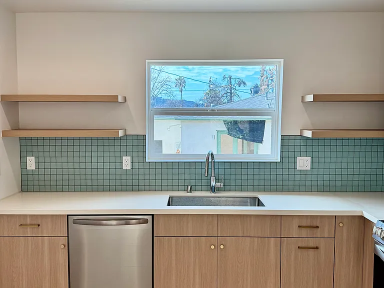 2210 Navarro Ave — Photo 2