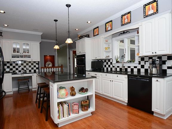 5th image of 4938 Dutch Ln