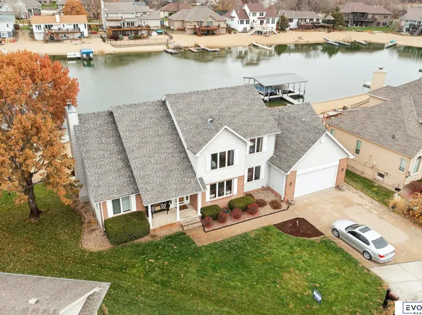 7912 Kona Cir, Papillion, NE 68046