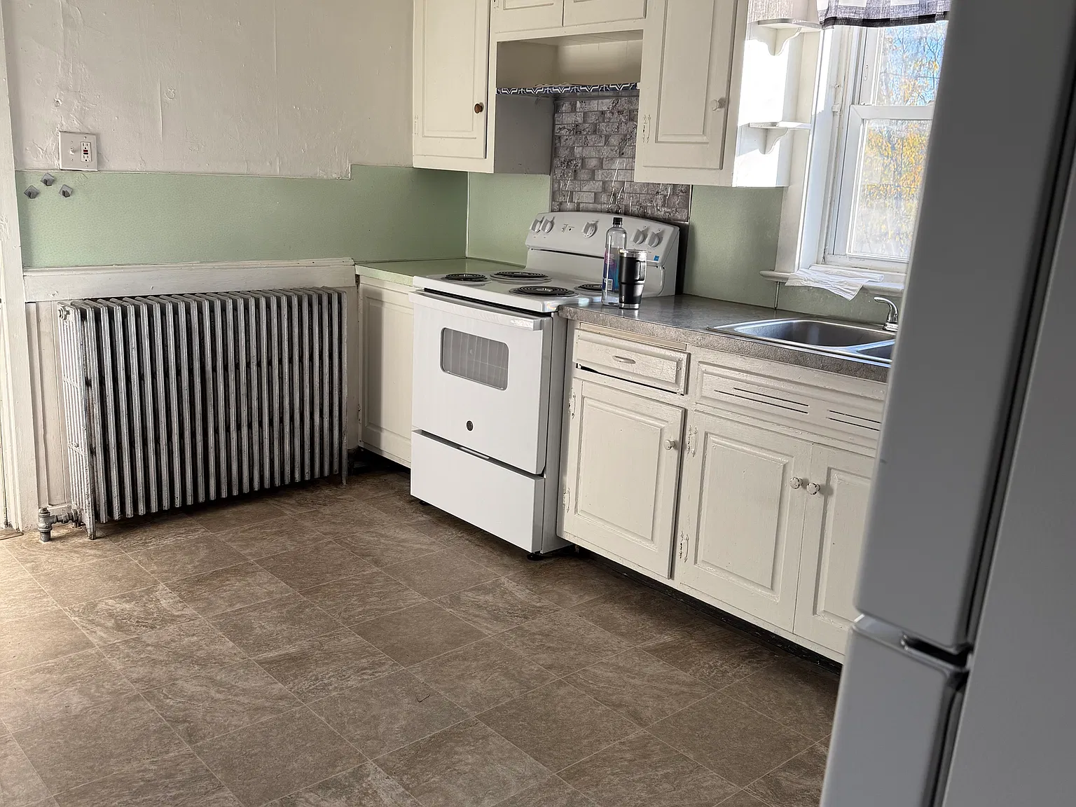 3 bed, 1200 sqft, $1,750 — Photo 3
