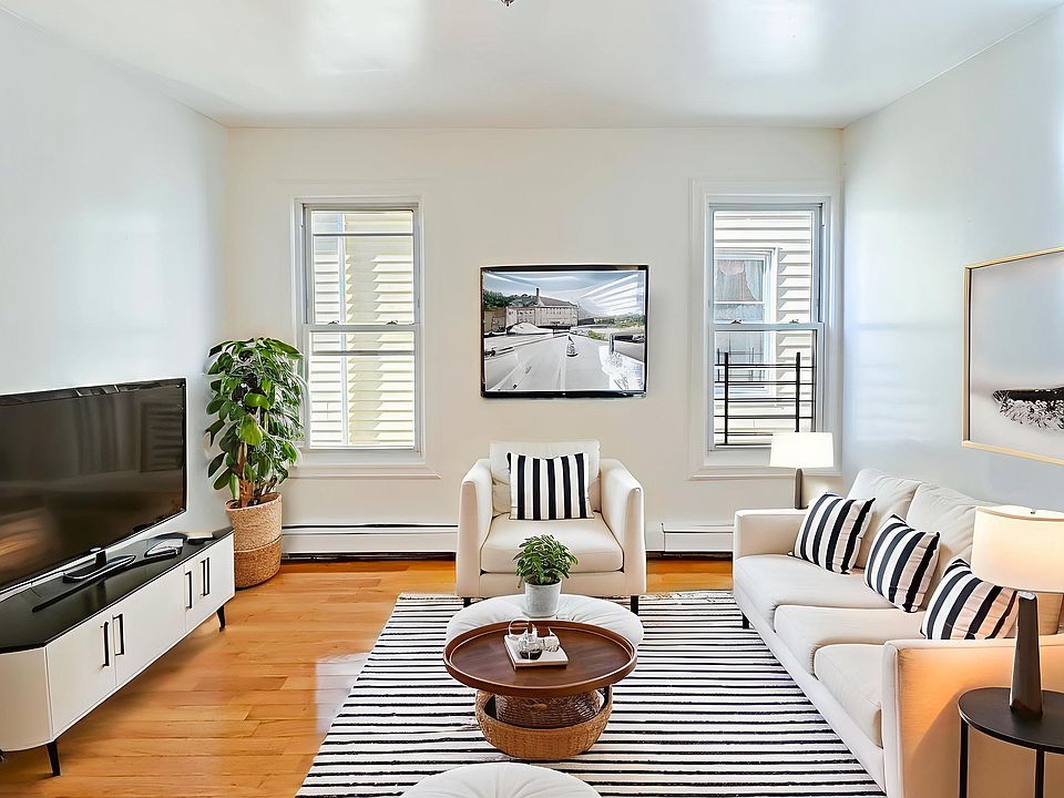 LIVING ROOM (STAGED)