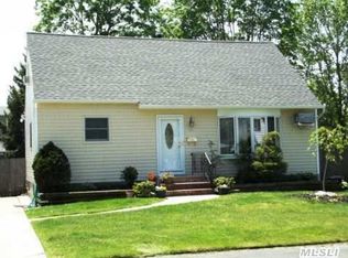 20 Claremont Ave, West Babylon, NY 11704