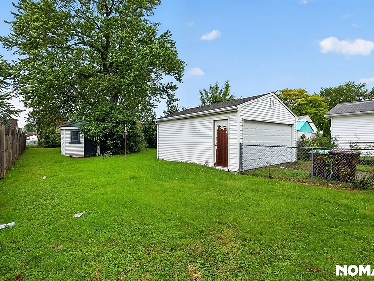 220 Michael Ave — Photo 17